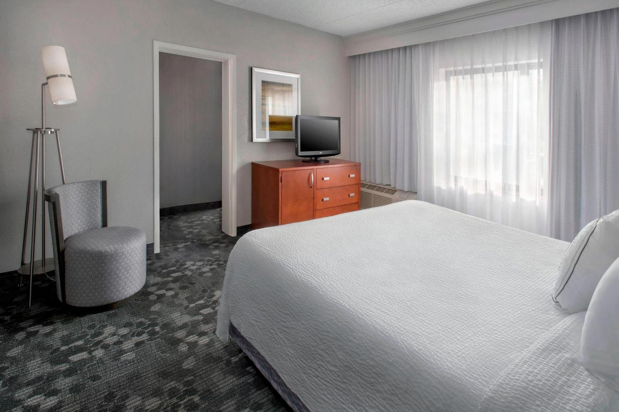 Hotel Courtyard Newark Liberty International Airport Esterno foto